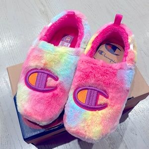 champion university slippers，girls‘ grade school，size 7/eur 40